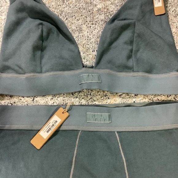 SKIMS NWT set, Deep Plunge 2XL, and Boyfriend Briefs XL - Picture 2 of 4